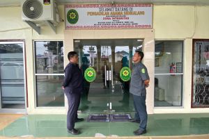 Kasubbag PTIP Pengadilan Agama Sidikalang Bawakan Morning Briefing Petugas Keamanan